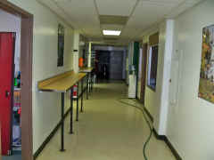 Newark NYSEMO right hallway.JPG (985217 bytes)